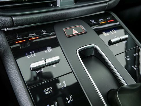 New 2026 Porsche Macan AWD/4WD image 18