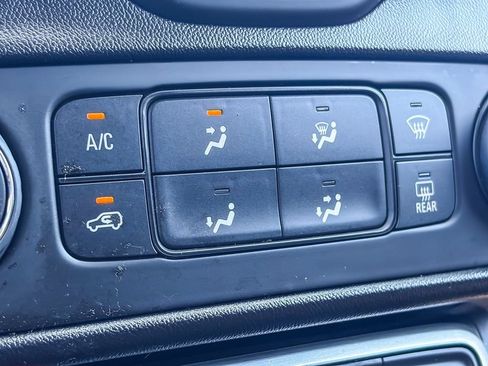 Used 2024 GMC Terrain SLE FWD image 29