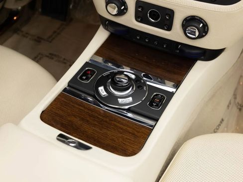 Used 2010 Rolls-Royce Ghost RWD image 22