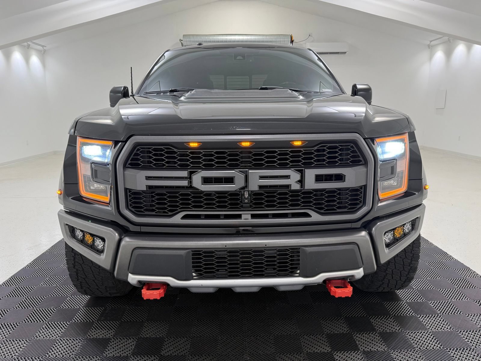 Used 2018 Ford F150 Raptor w/ Equipment Group 802A Luxury AWD/4WD image 2