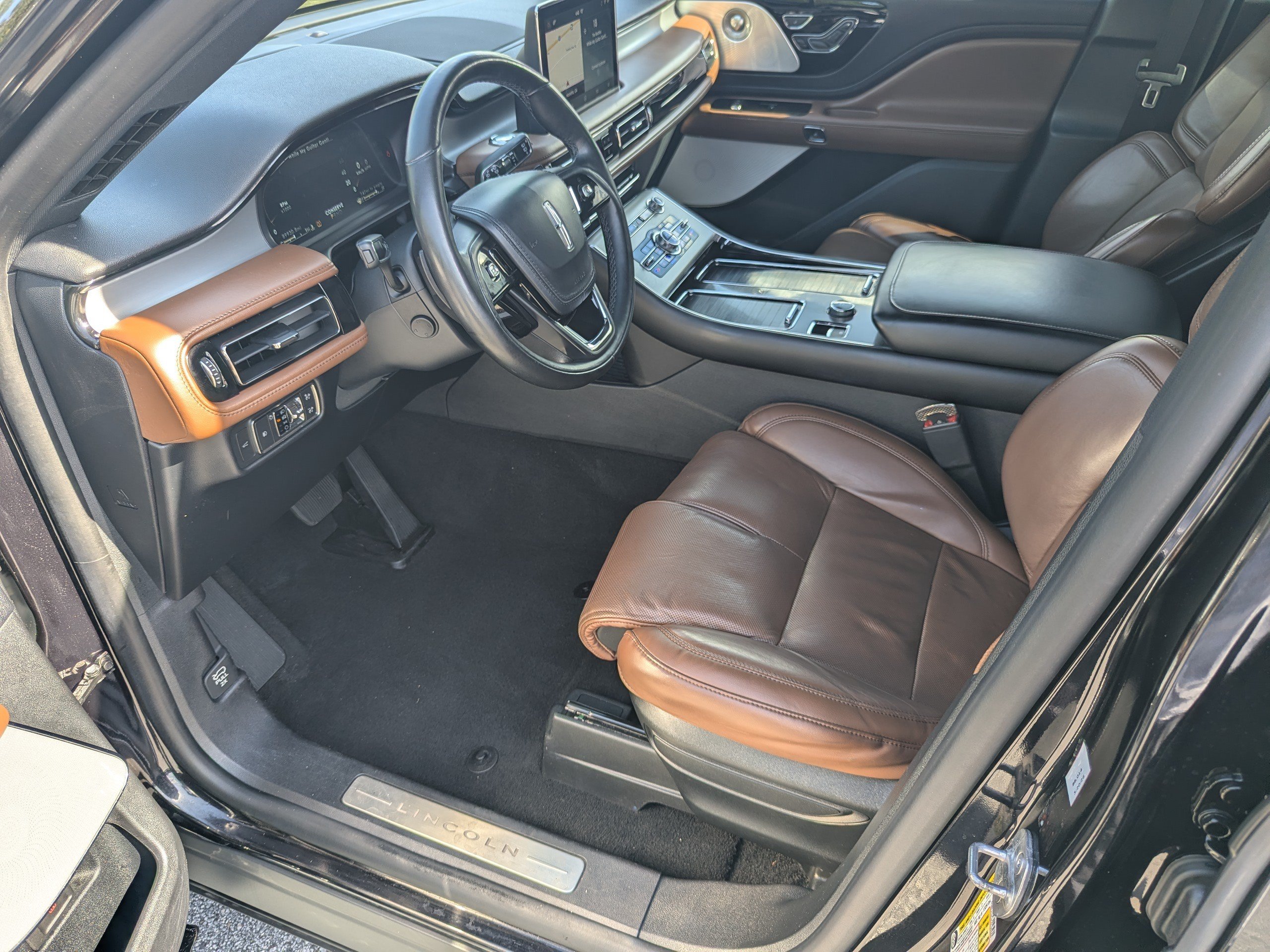 Used 2020 Lincoln Aviator Reserve w/ Equipment Group 202A AWD/4WD image 11