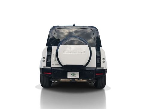 Certified 2025 Land Rover Defender 90 V8 AWD/4WD image 7