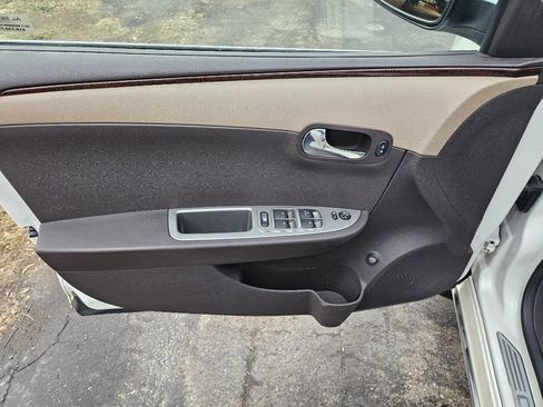 Used 2010 Chevrolet Malibu LTZ image 12