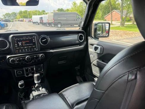 Certified 2022 Jeep Wrangler Unlimited Sahara AWD/4WD image 38
