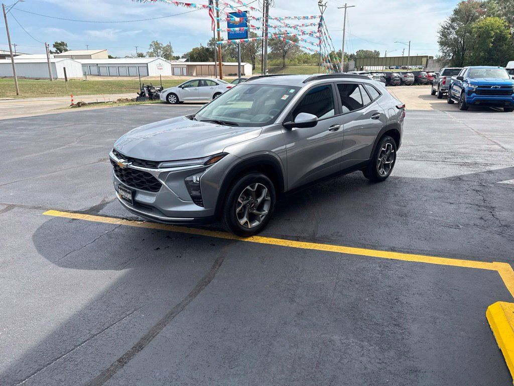 Used 2026 Chevrolet Trax LT FWD image 9
