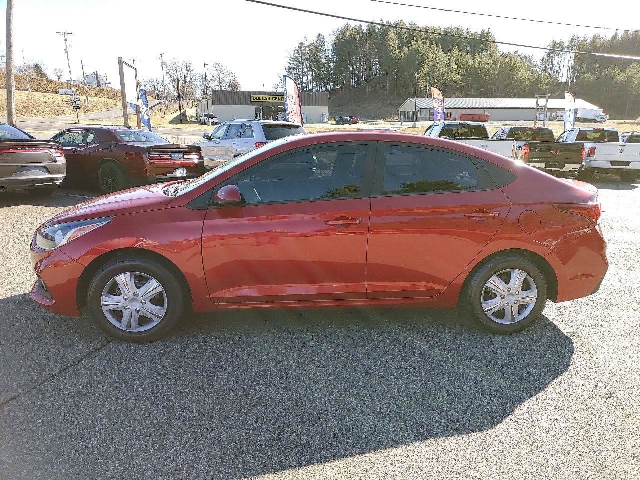 Used 2019 Hyundai Accent SE FWD image 2