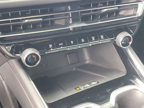 Used 2025 Chevrolet Traverse RS w/ LPO, Floor Liner Package image 29