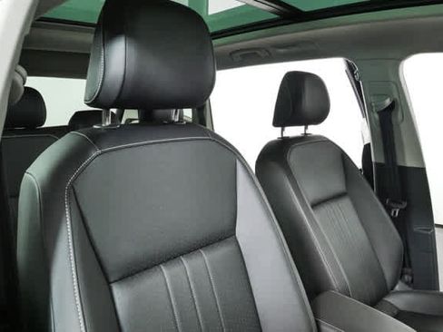 Certified 2023 Volkswagen Tiguan SE w/ Panoramic Sunroof Package FWD image 25