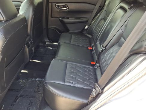 Used 2024 Nissan Rogue Platinum FWD image 13
