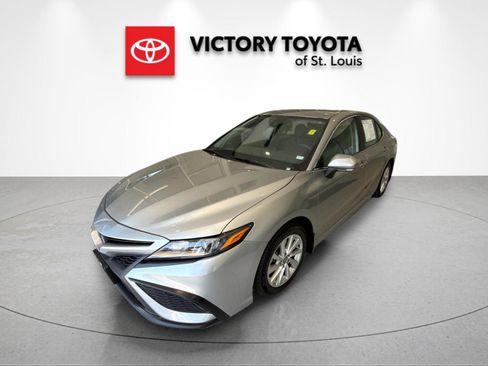 Used 2024 Toyota Camry SE FWD image 7