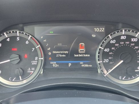 Used 2023 Toyota Highlander XLE FWD image 11