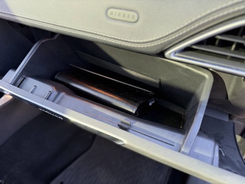 Used 2018 Jaguar F-PACE R-Sport image 19