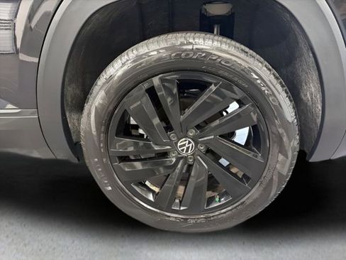 Used 2023 Volkswagen Atlas Cross Sport SE w/ Black Wheel Package image 35