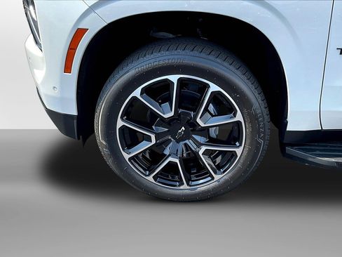 Used 2025 Chevrolet Tahoe RST w/ Comfort Package AWD/4WD image 2