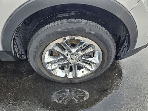 Used 2015 Ford Explorer XLT AWD/4WD image 14
