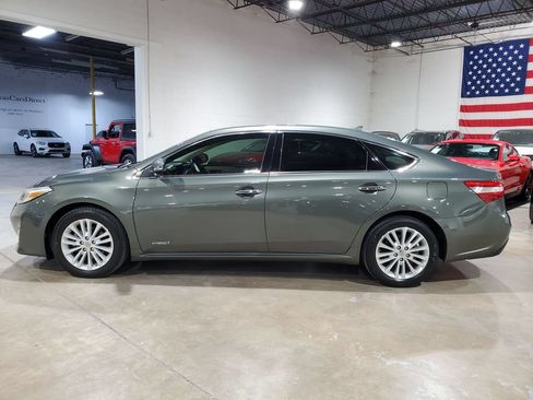 Used 2013 Toyota Avalon Limited w/ Technology Pkg FWD image 12