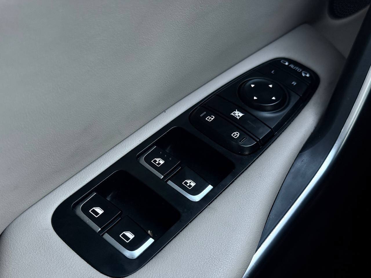 Used 2019 Kia Stinger Premium AWD/4WD image 30
