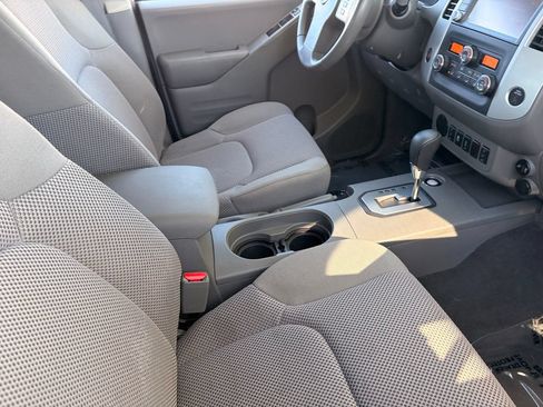 Certified 2021 Nissan Frontier SV w/ Midnight Edition Floor Mats RWD image 12