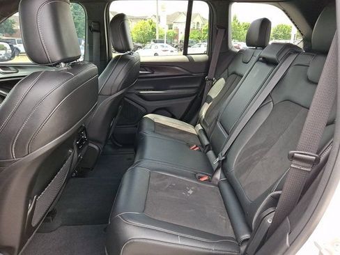 Certified 2023 Jeep Grand Cherokee Altitude AWD/4WD image 13