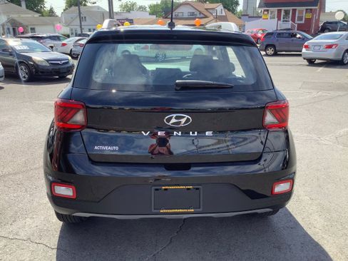 Used 2023 Hyundai Venue SEL w/ Cargo Package FWD image 6