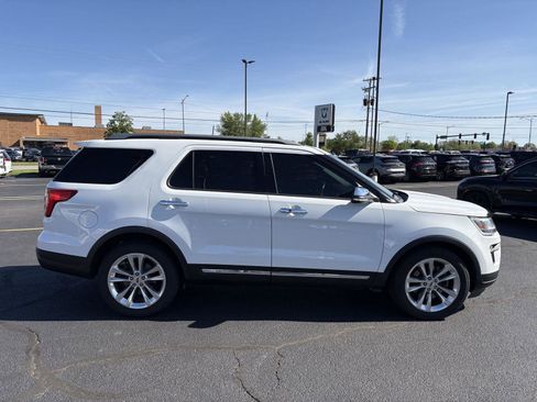 Used 2018 Ford Explorer XLT w/ Equipment Group 201A image 26