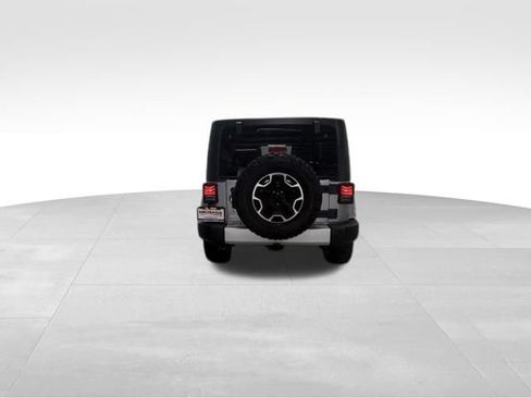 Used 2014 Jeep Wrangler Unlimited Sahara w/ Connectivity Group AWD/4WD image 8