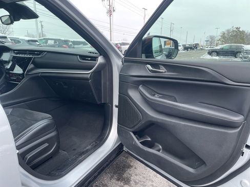 Used 2024 Jeep Grand Cherokee Altitude image 39