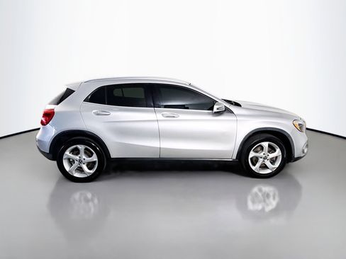 Used 2018 Mercedes-Benz GLA 250 4MATIC image 11