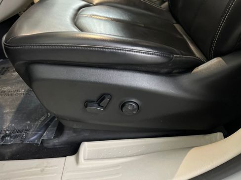 Used 2023 Chrysler Pacifica Touring-L image 64