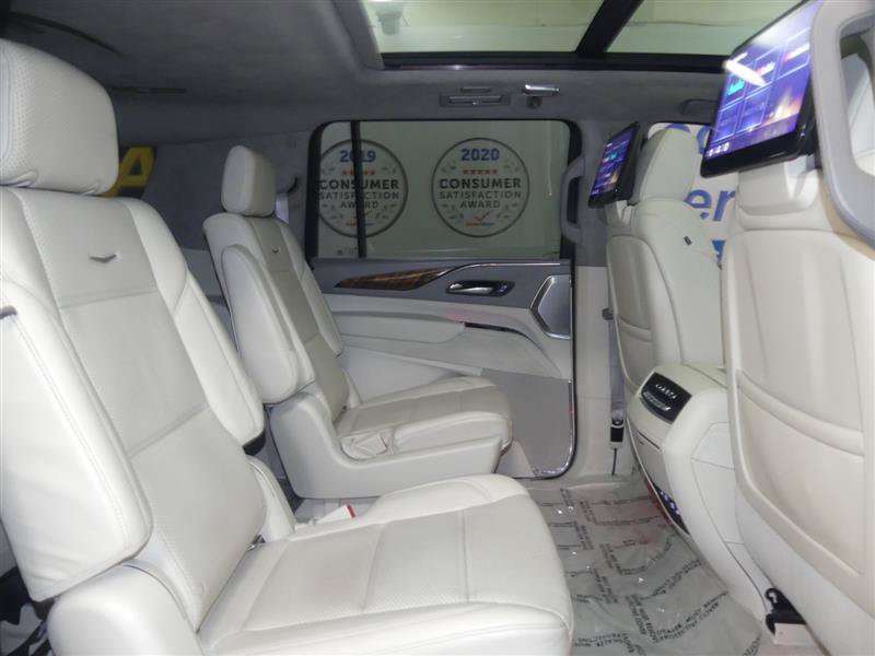 Used 2022 Cadillac Escalade ESV Premium Luxury Platinum w/ Heavy-Duty Trailer Package AWD/4WD image 2