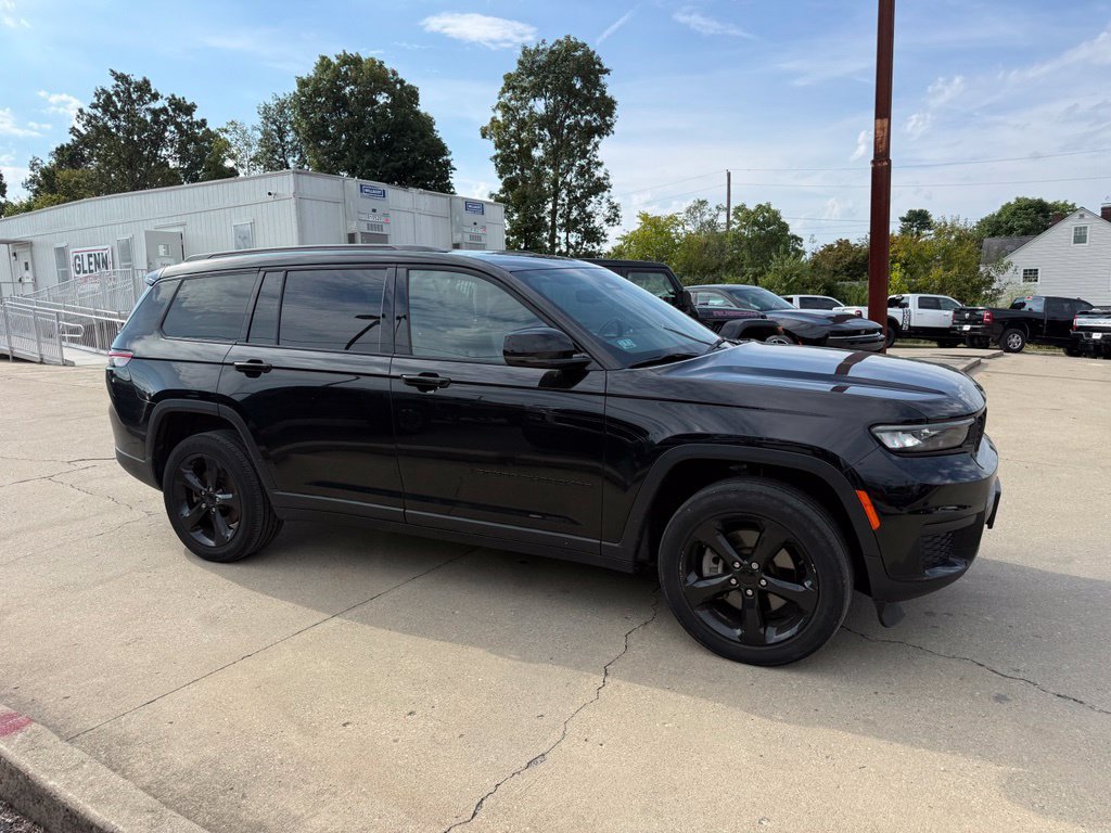 Used 2023 Jeep Grand Cherokee L Laredo AWD/4WD image 5