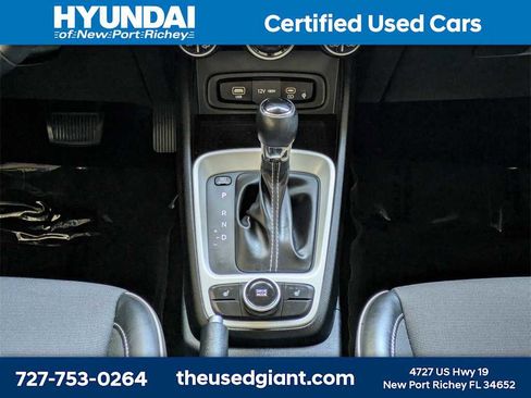 Certified 2023 Hyundai Venue Limited w/ Cargo Package image 19