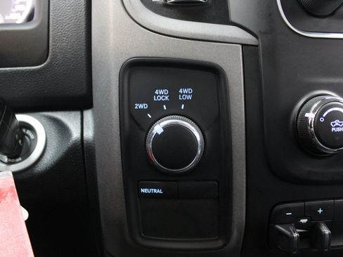 Used 2015 RAM 3500 Tradesman w/ Chrome Appearance Group image 32