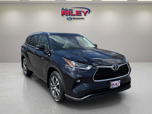 Used 2021 Toyota Highlander XLE image 7