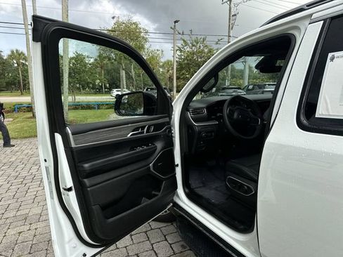 Used 2024 Jeep Wagoneer L Series II w/ Flexible Seating Group AWD/4WD image 22