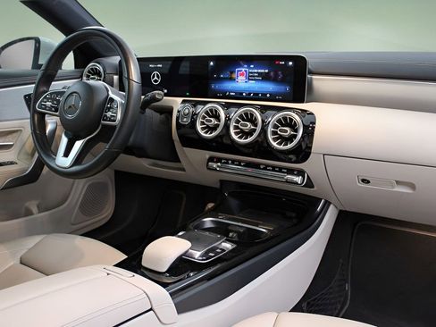 Used 2020 Mercedes-Benz CLA 250 image 18