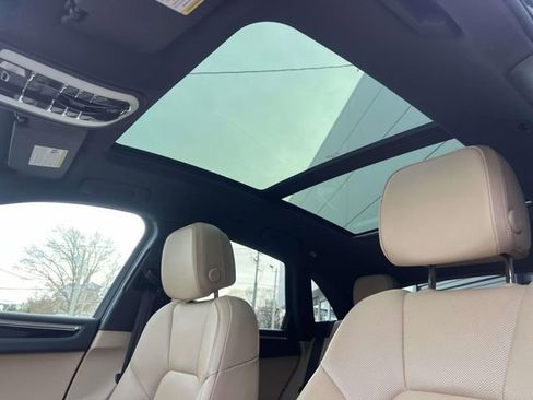 Certified 2023 Porsche Macan image 13