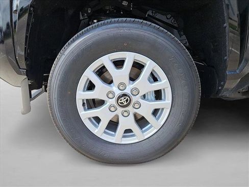 Used 2025 Toyota Tacoma SR5 AWD/4WD image 10