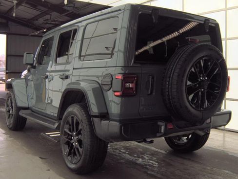 Used 2025 Jeep Wrangler Unlimited Sahara image 6