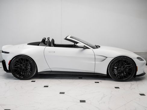 Used 2023 Aston Martin V8 Vantage Roadster image 33