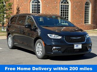 New 2026 Chrysler Pacifica Select video 1