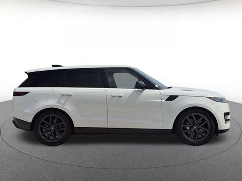 Used 2025 Land Rover Range Rover Sport SE AWD/4WD image 4