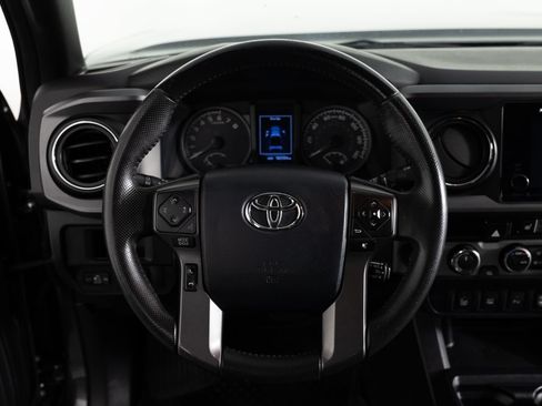 Used 2017 Toyota Tacoma TRD Off-Road w/ Premium & Technology Package AWD/4WD image 27