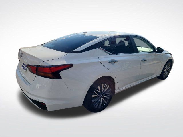 Used 2025 Nissan Altima 2.5 SV FWD image 5