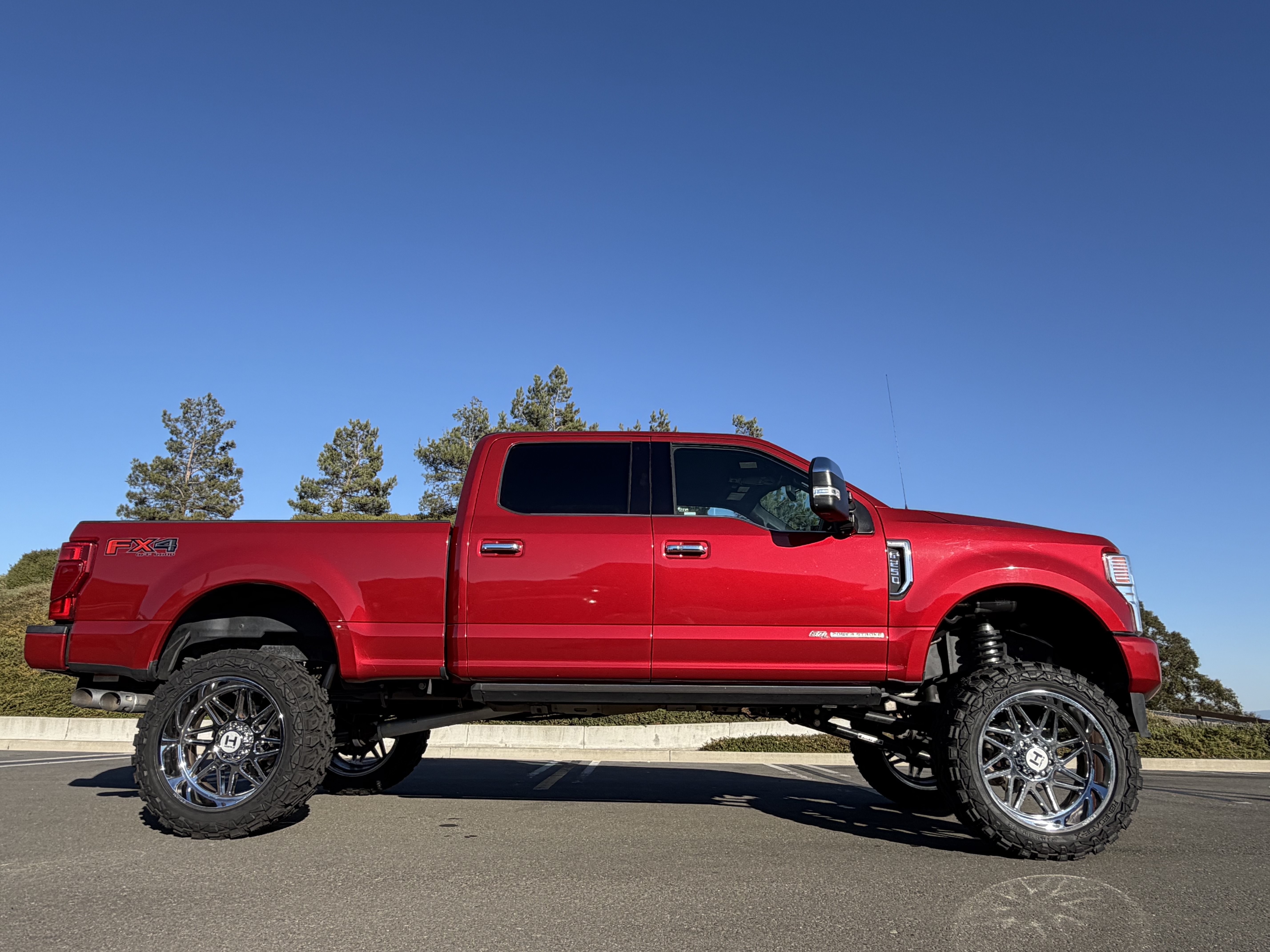Used 2020 Ford F250 Platinum w/ FX4 Off-Road Package AWD/4WD image 8