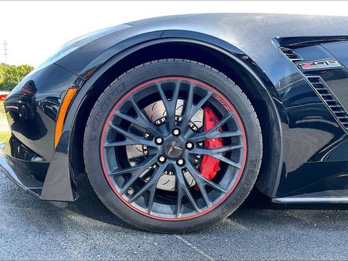 Used 2016 Chevrolet Corvette Z06 w/ 3LZ Preferred Equipment Group RWD image 2