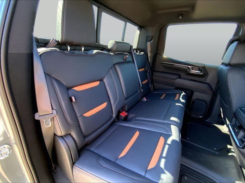 Used 2025 GMC Sierra 1500 AT4 w/ AT4 Premium Package AWD/4WD image 19