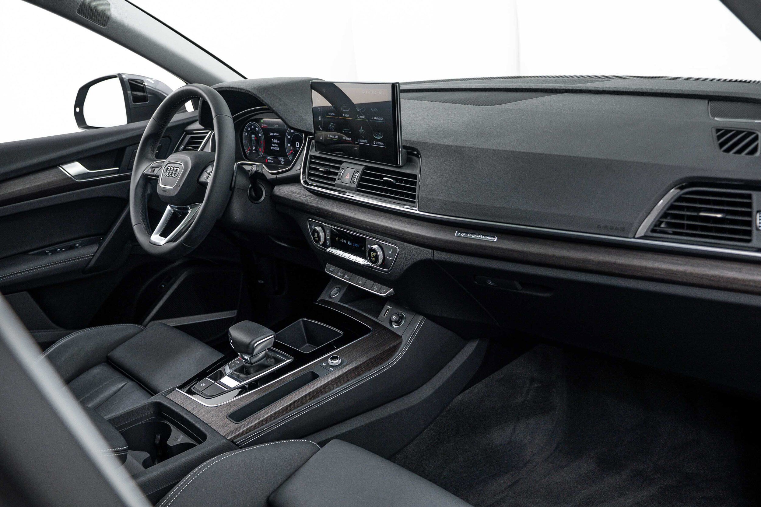 Certified 2024 Audi Q5 2.0T Premium Plus w/ Premium Plus Package AWD/4WD image 13