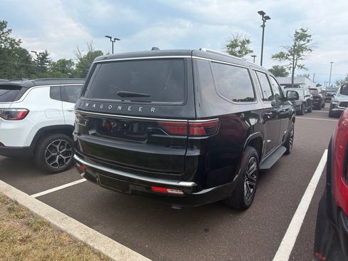 Used 2025 Jeep Wagoneer L 4WD w/ Premium Group I image 11