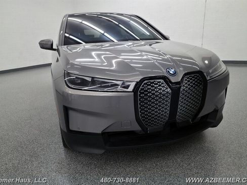 Used 2024 BMW iX xDrive50 w/ Premium Package AWD/4WD image 17